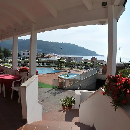 Morcavallo Hotel & Wellness Отель Пескичи