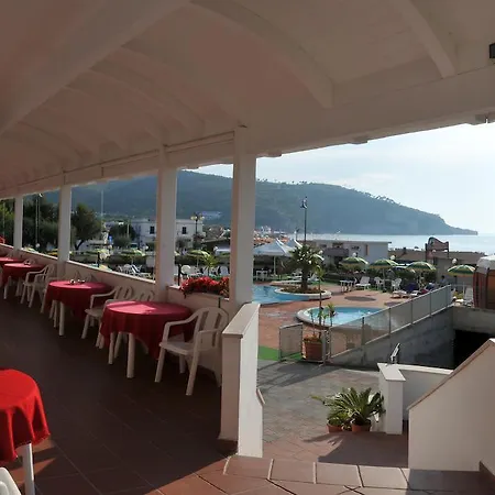 מלון Morcavallo & Wellness פסקיצ'י