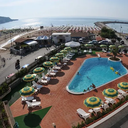 מלון Morcavallo & Wellness 4*