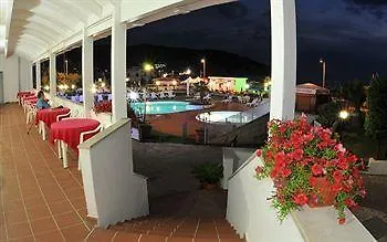 Morcavallo & Wellness מלון