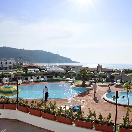 Morcavallo & Wellness מלון 4*